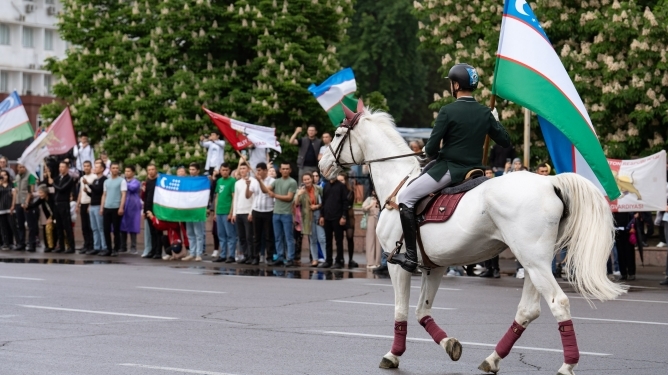Конный парад в честь Дня памяти и почестей в Ташкенте — фоторепортаж